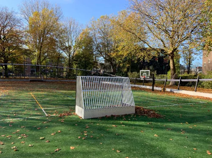 Hockey goal for public spaces