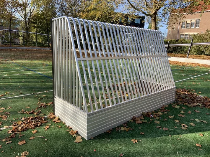 Hockey goal for public spaces
