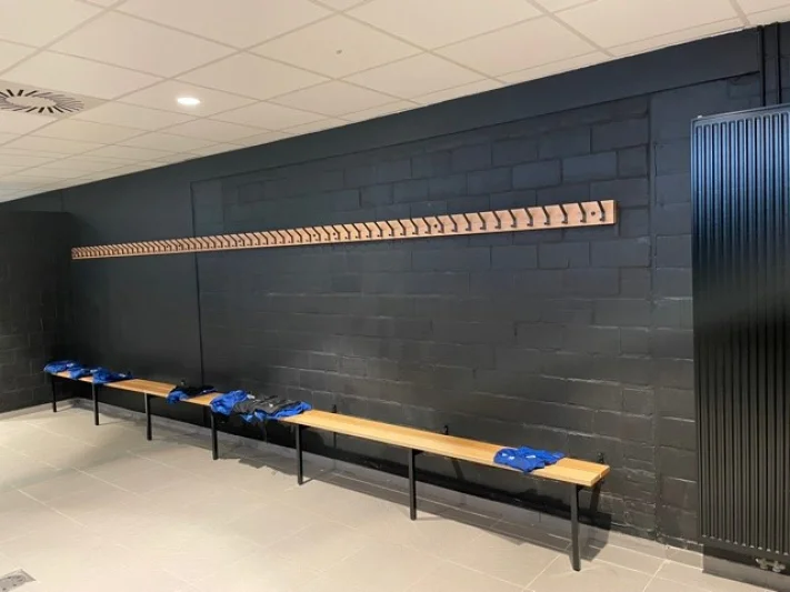 Wall-mounted bench 