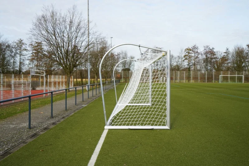 Training goal with free net suspension
