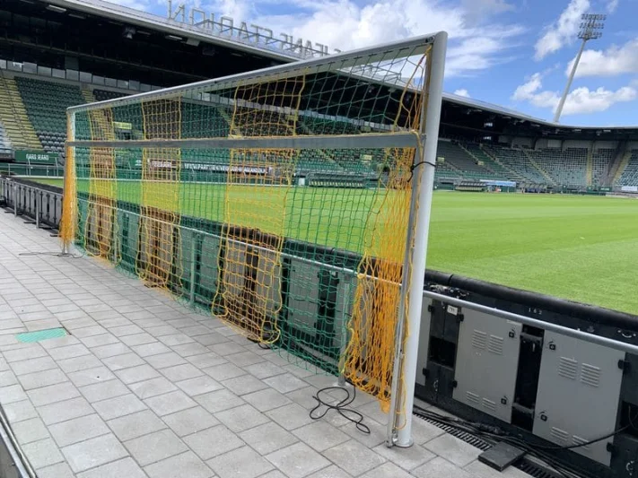 voetbaldoel met spanstangen