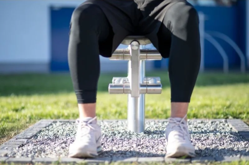 modern line buiten fitness Fitnesstoestel voor schouders en borst