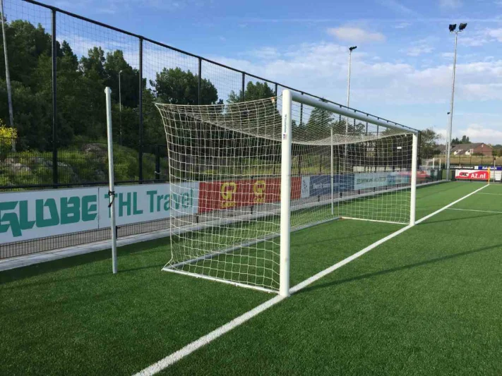 voetbaldoel met spanstangen