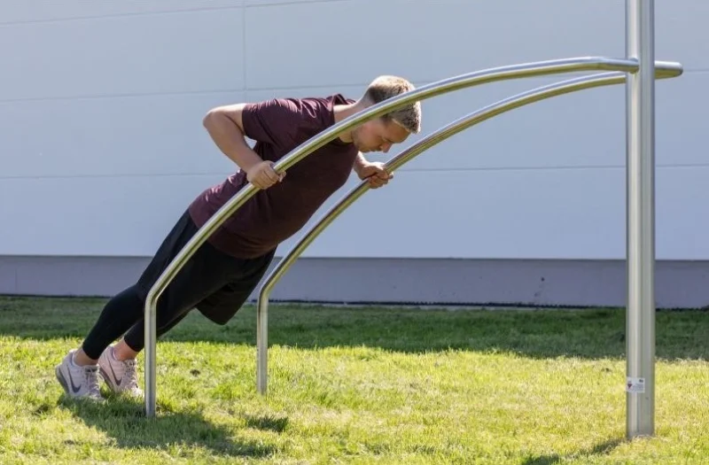 modern line buiten fitness Fitnesstoestel voor pull en push ups