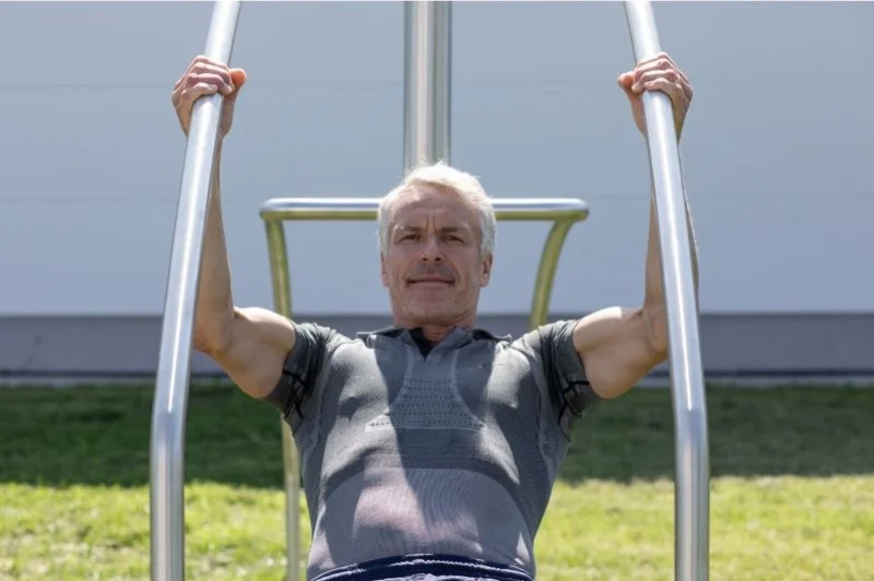 modern line buiten fitness Fitnesstoestel voor pull en push ups