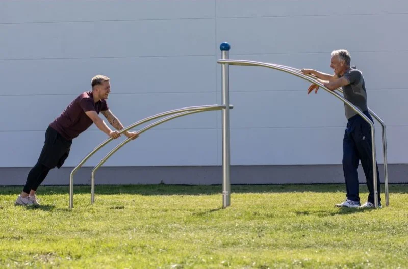 modern line buiten fitness Fitnesstoestel voor pull en push ups
