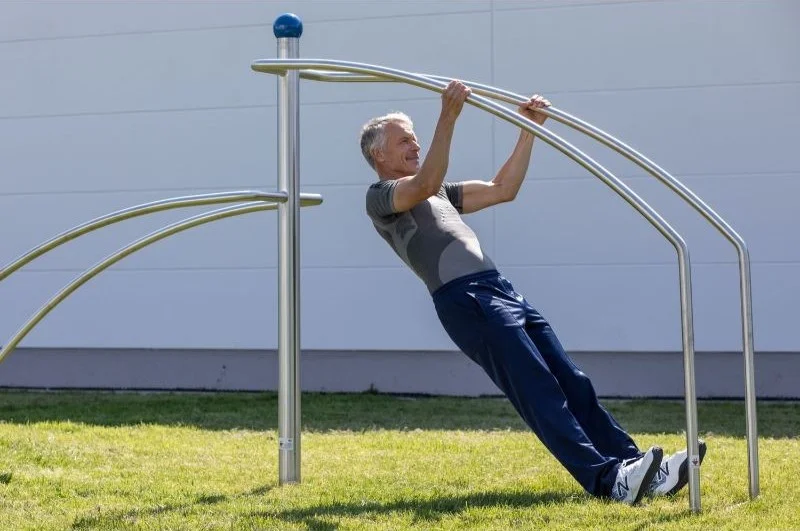 modern line buiten fitness Fitnesstoestel voor pull en push ups