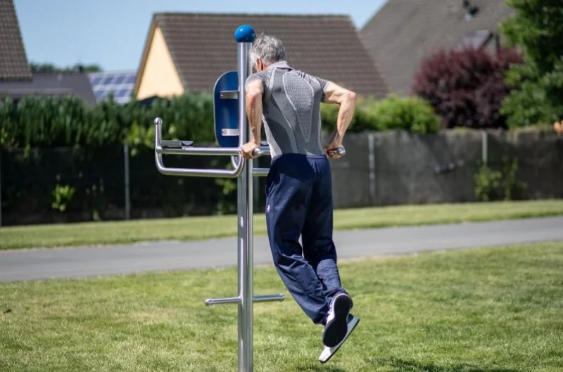 Dips Station / Leg Lifter