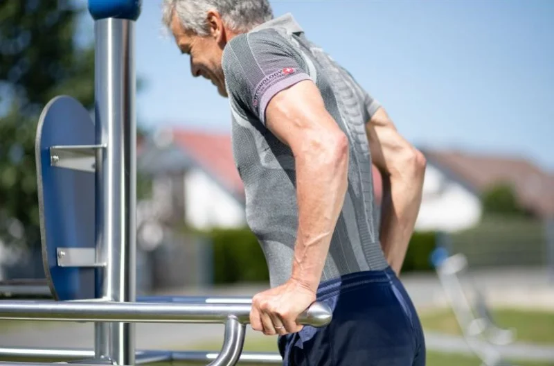 Dips Station / Leg Lifter