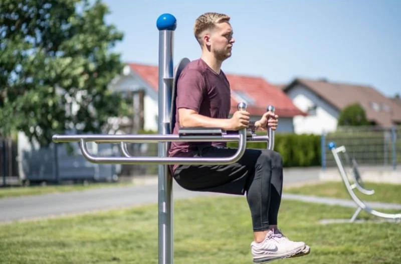 Dips Station / Leg Lifter