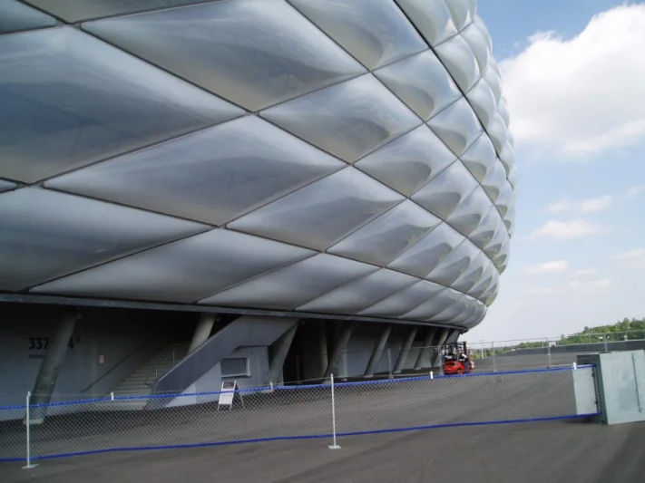 Flexible fencing for stadiums