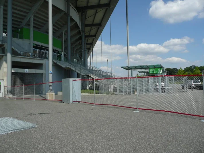 Flexible fencing for stadiums
