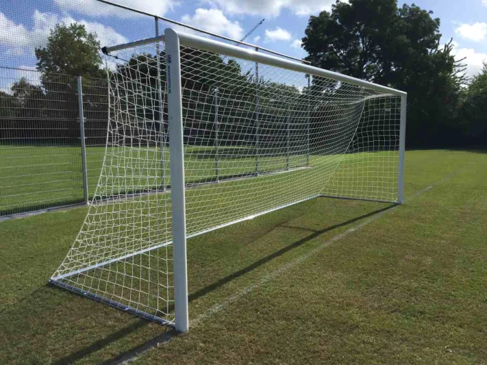 voetbaldoel met netstang