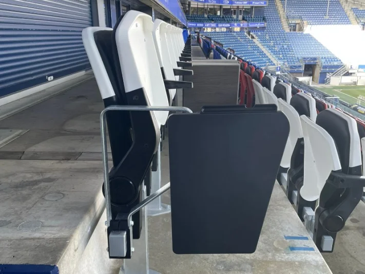 SC Heerenveen wegklapbare perstafel