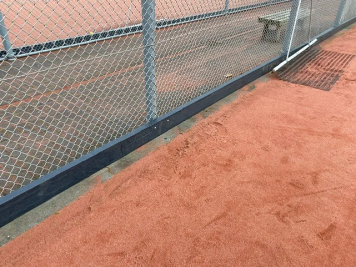 Slagplank for hockey field