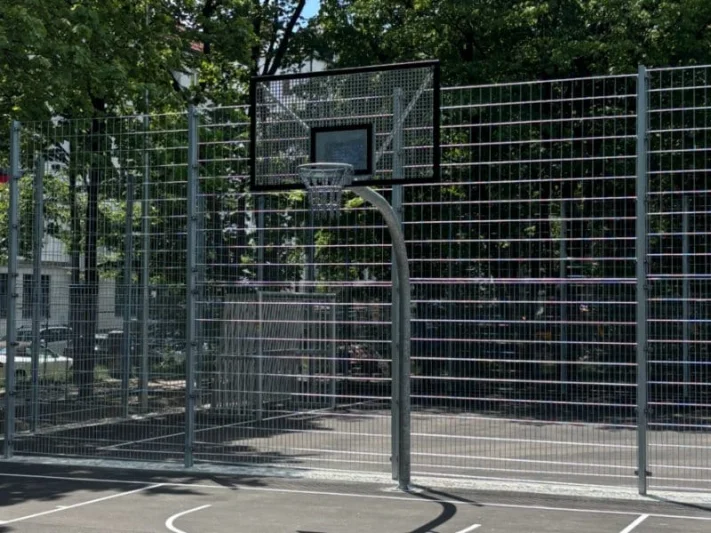 Streetball post ‘unbreakable round’ (1 upright)