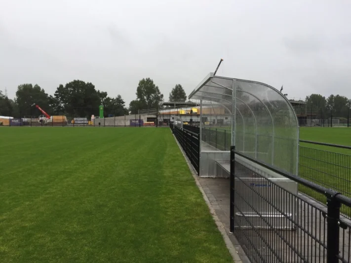Dugout with aluminium lower side