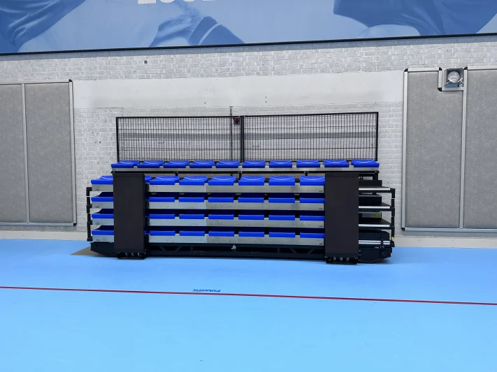 Mobile telescopic grandstand