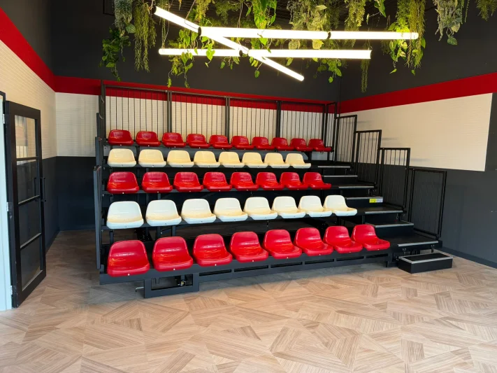 Mobile telescopic grandstand