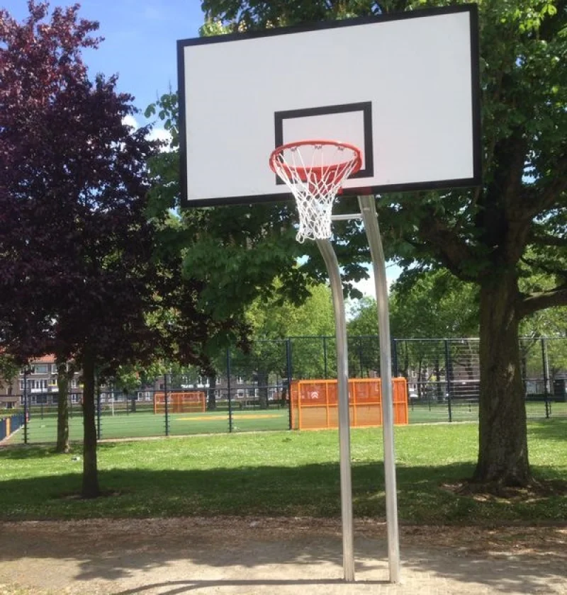 basketbalpaal met twee staanders