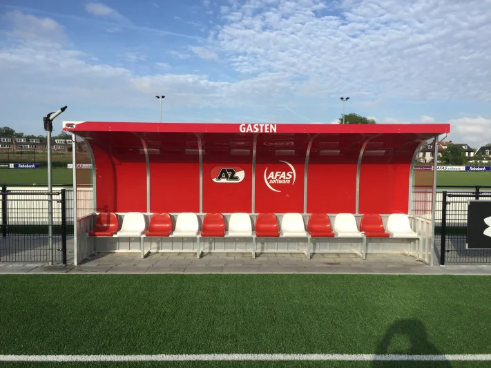 Dugout with aluminium lower side