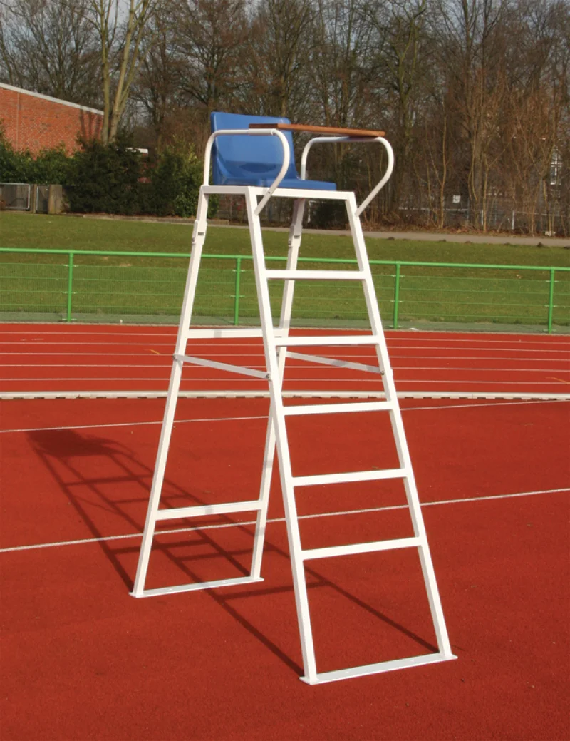 Umpire chair for tennis