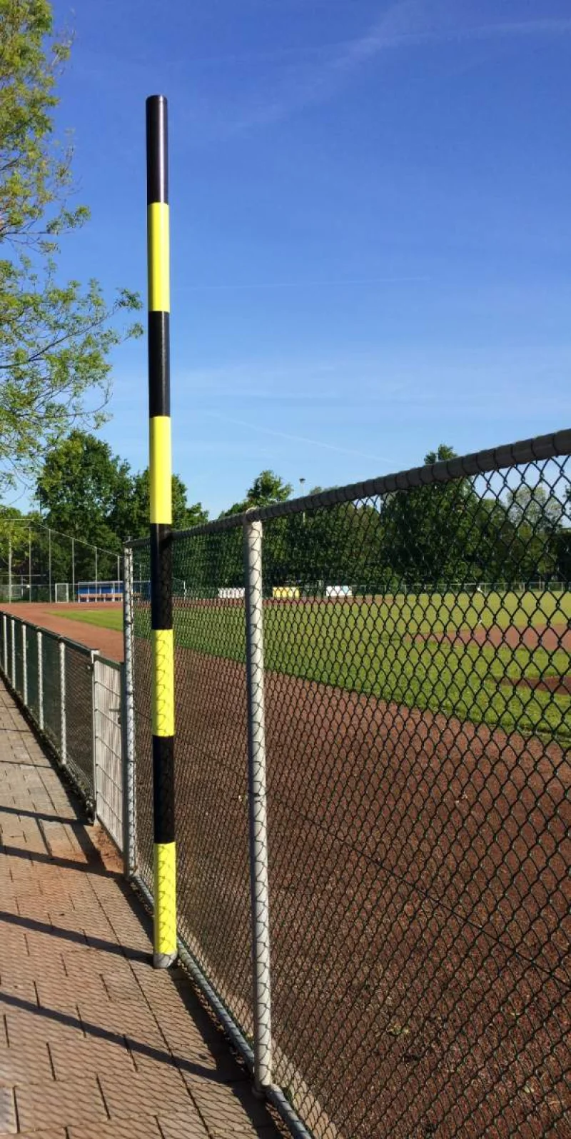 Foul pole