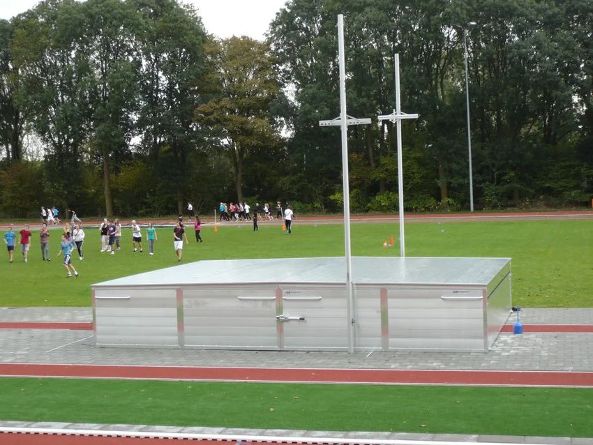 Cover for pole vault landing mat