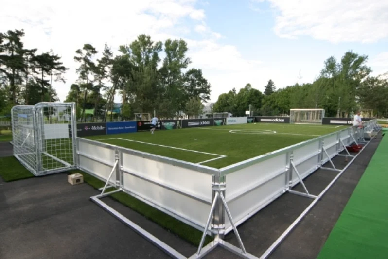 Mobile boarding / soccer court