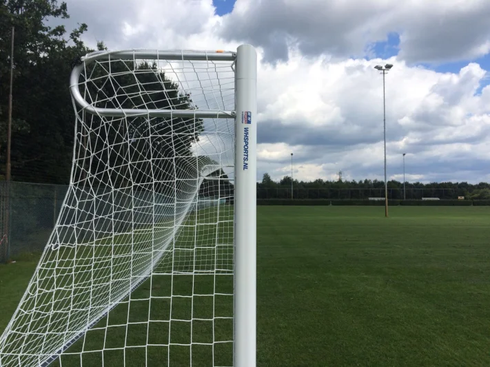 Voetbaldoel met ronde netbeugels (P-beugel)
