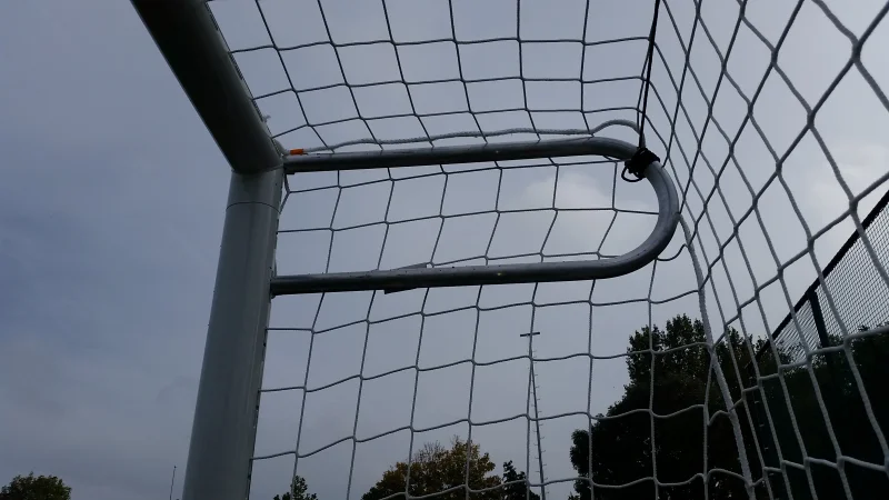 Voetbaldoel met ronde netbeugels (P-beugel)