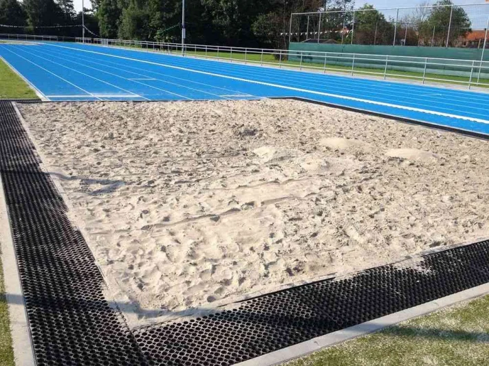 Sand catch elements