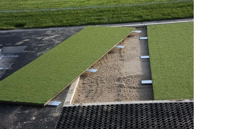 Cover of plywood with artificial grass