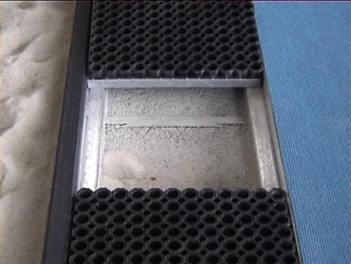 Sand catch elements
