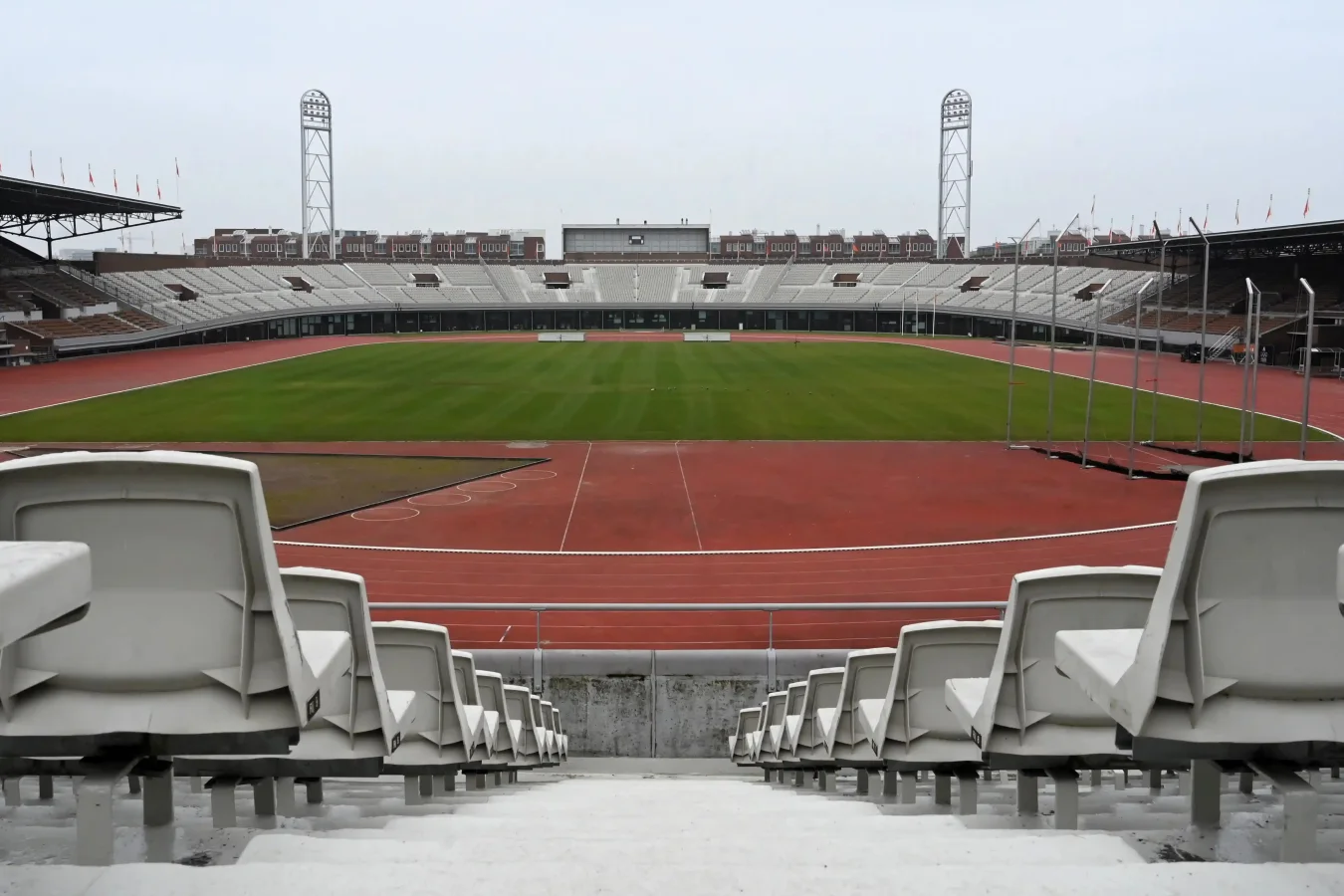Fifteen years of stadium furnishing: from project to total partner.