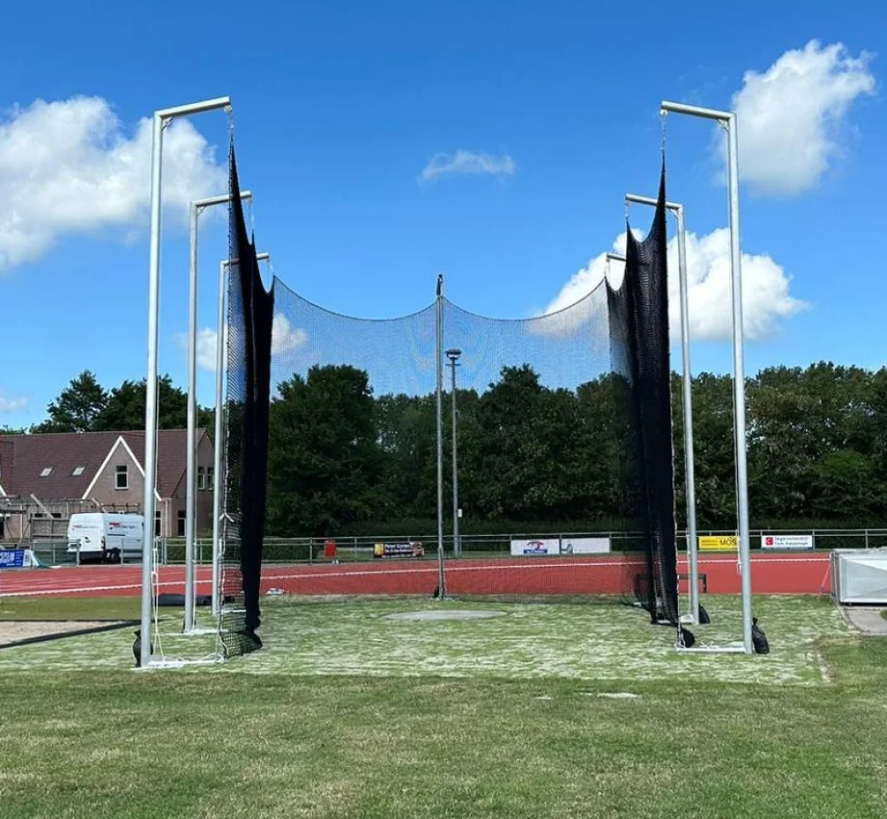 AV Edam voorzien van nieuwe atletiekmaterialen