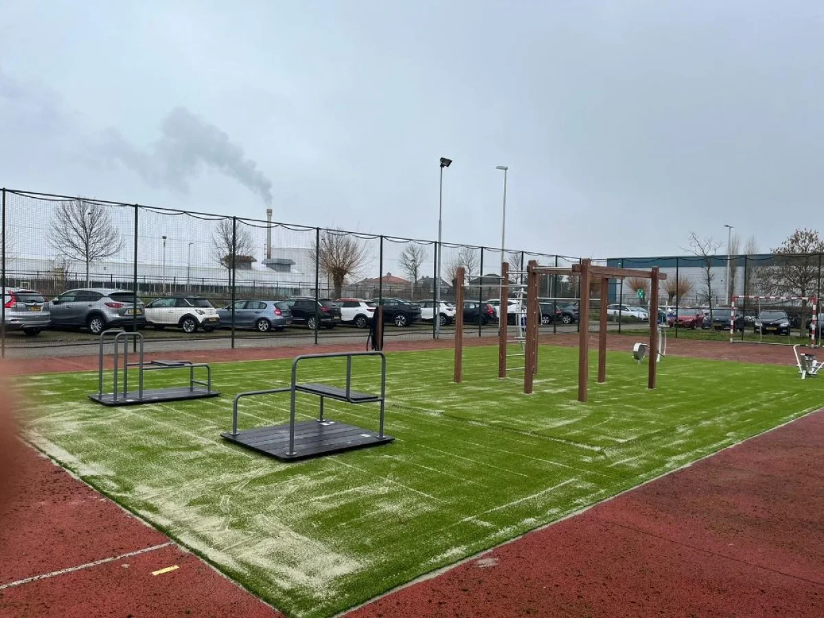 Outdoor fitness bij het Joint IV Commando Centrum