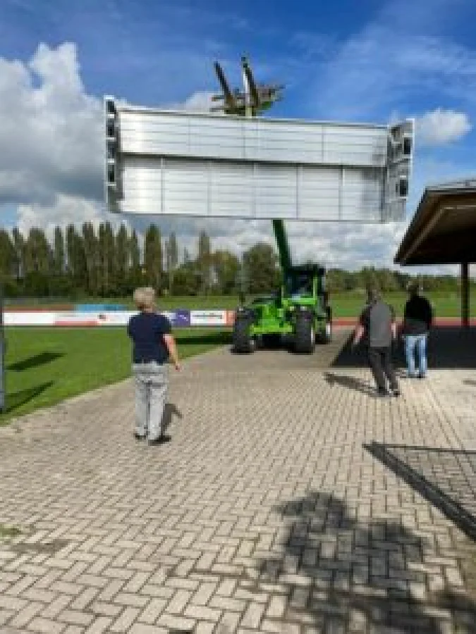 Cover for landing mat high jumping at Voorne Atletiek
