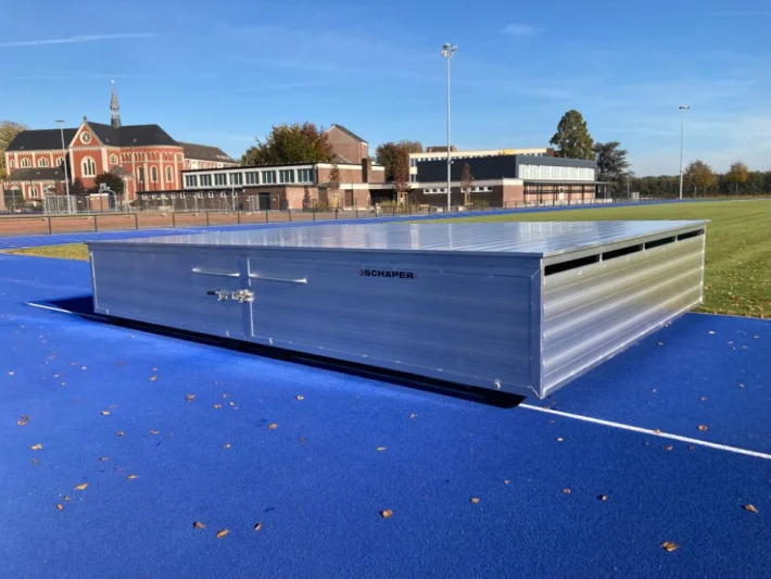 Cover for high jump landing mat