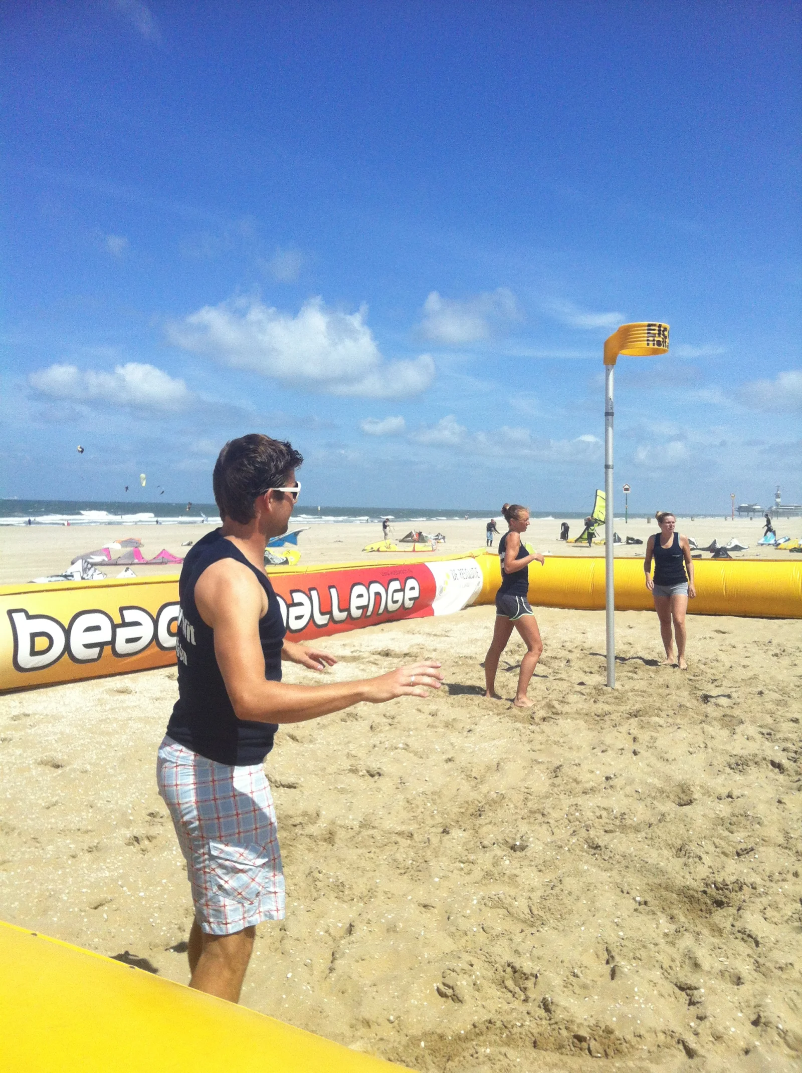 Beachkorfbalpaal met mand