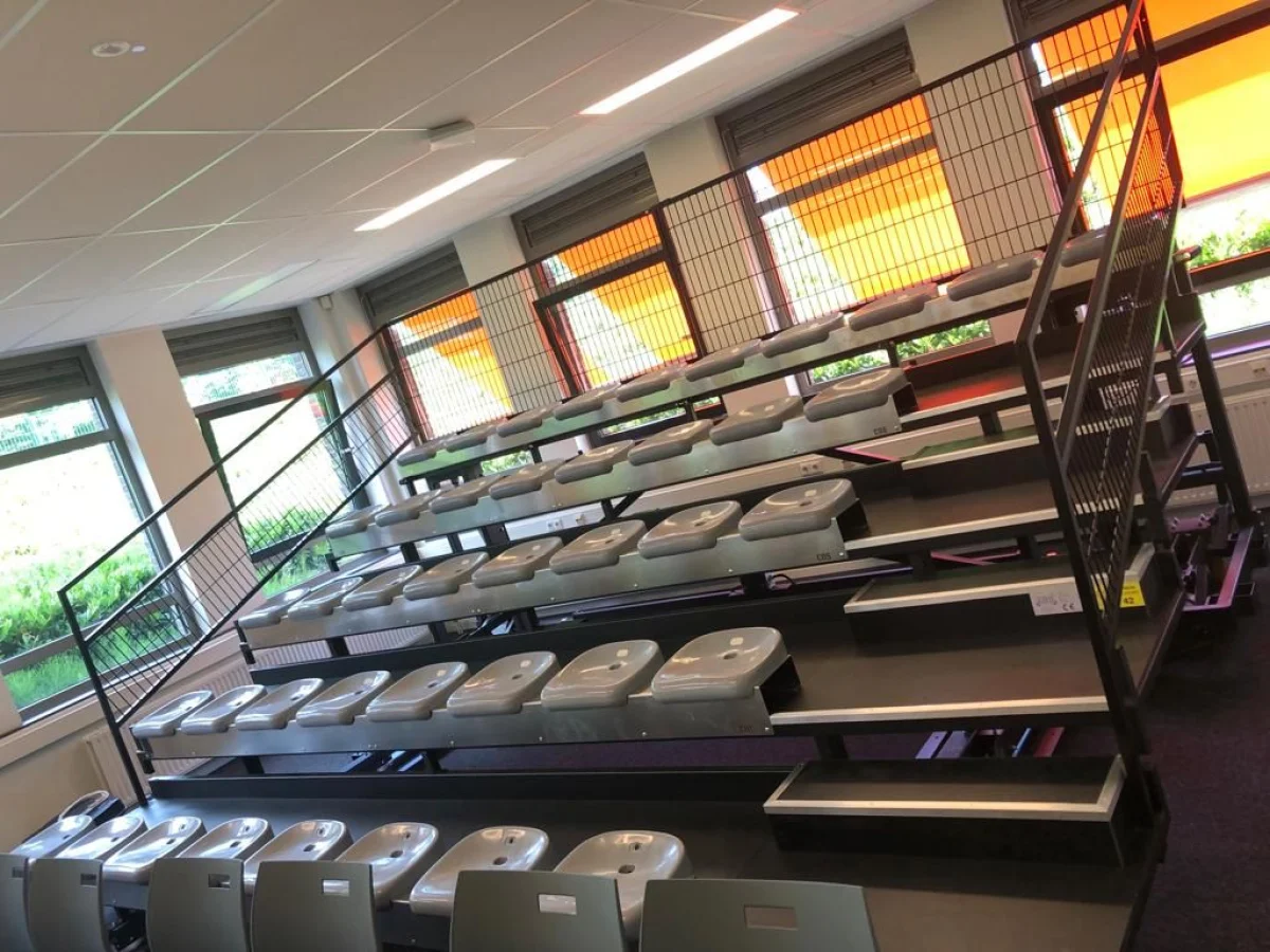 Mobiele telescopische tribune Bonhoeffer College Enschede