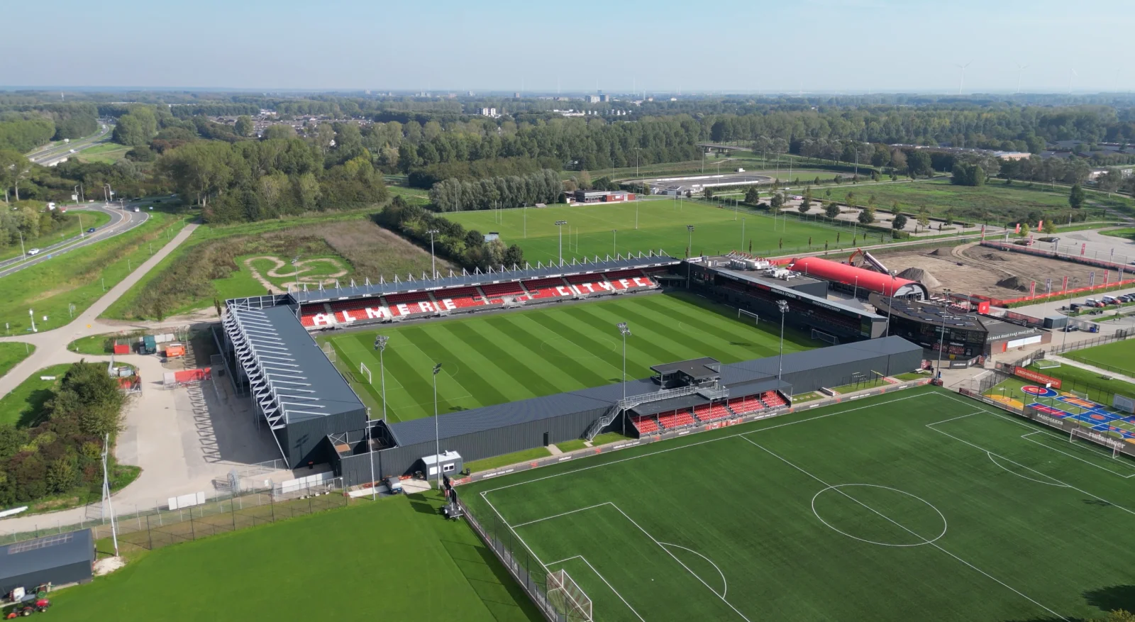 Van tribune tot kleedkamer: een totaalproject bij Almere City FC