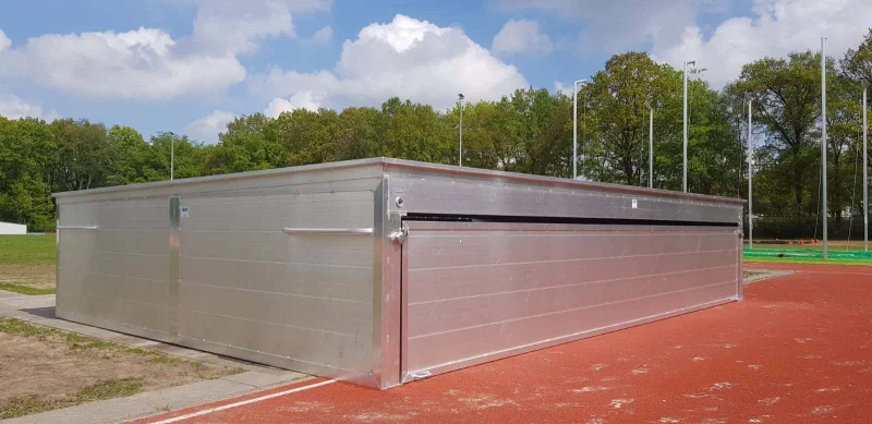 Cover for high jump landing mat