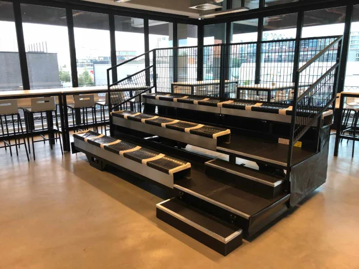 Mobile telescopic grandstand