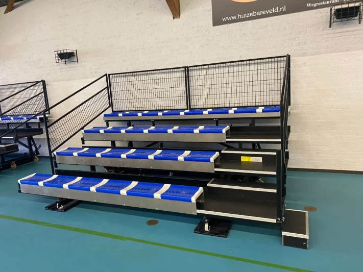 Mobile telescopic grandstand