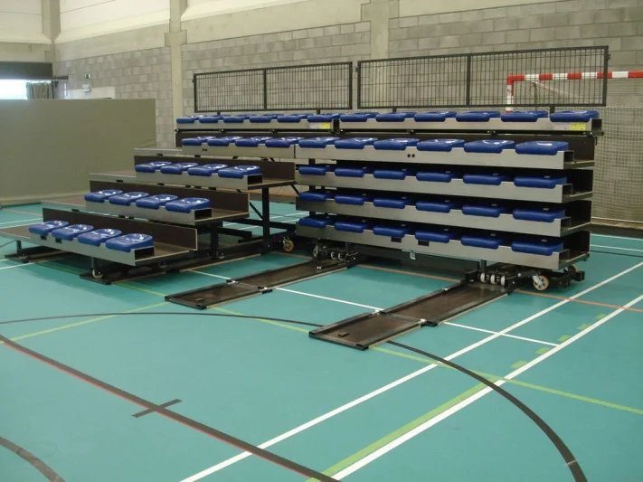 Mobile telescopic grandstand