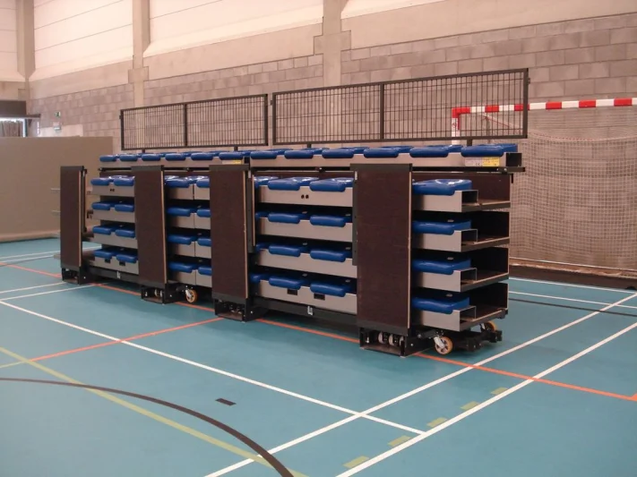 Mobile telescopic grandstand