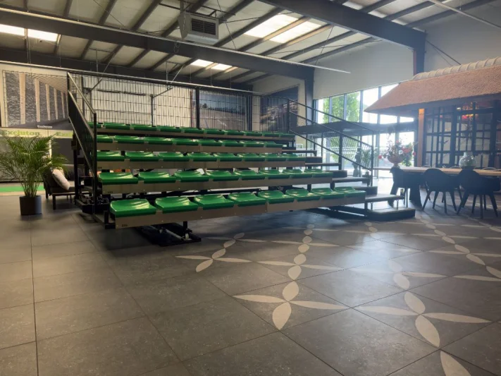 Mobile telescopic grandstand