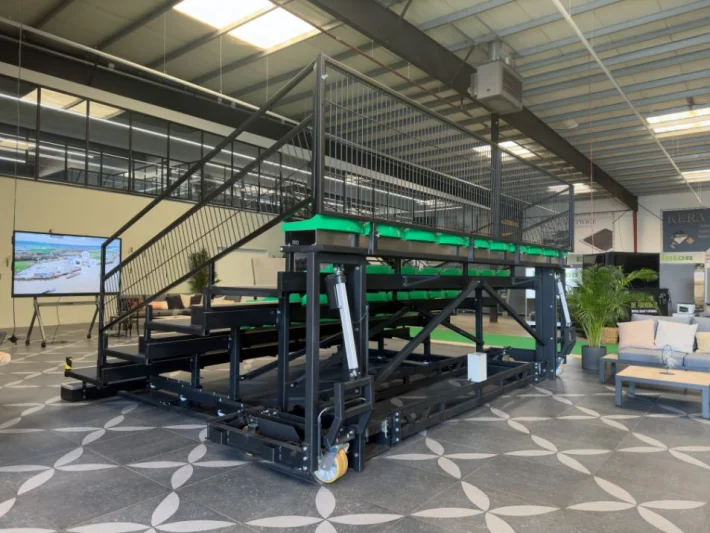 Mobile telescopic grandstand