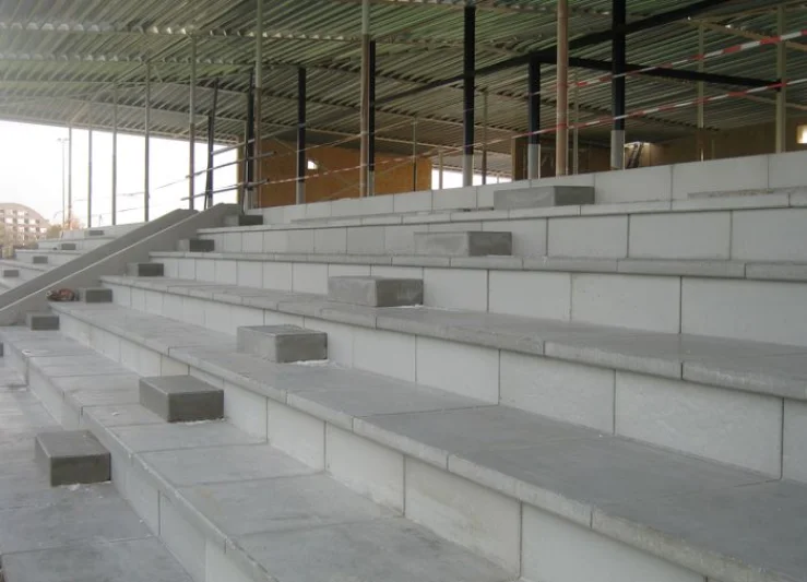 Betonnen tribune